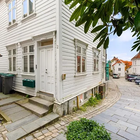 Apartment Behind Bryggen - Renovated - Budget Friendly *