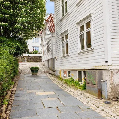 Behind Bryggen - Renovated - Budget Friendly Apartment Bergen